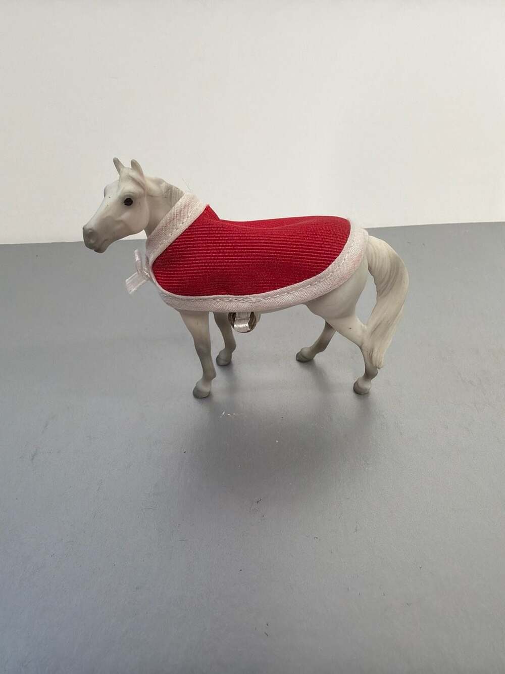 Breyer Stablemates Grey Thoroughbred Horse with Red Holiday Blanket